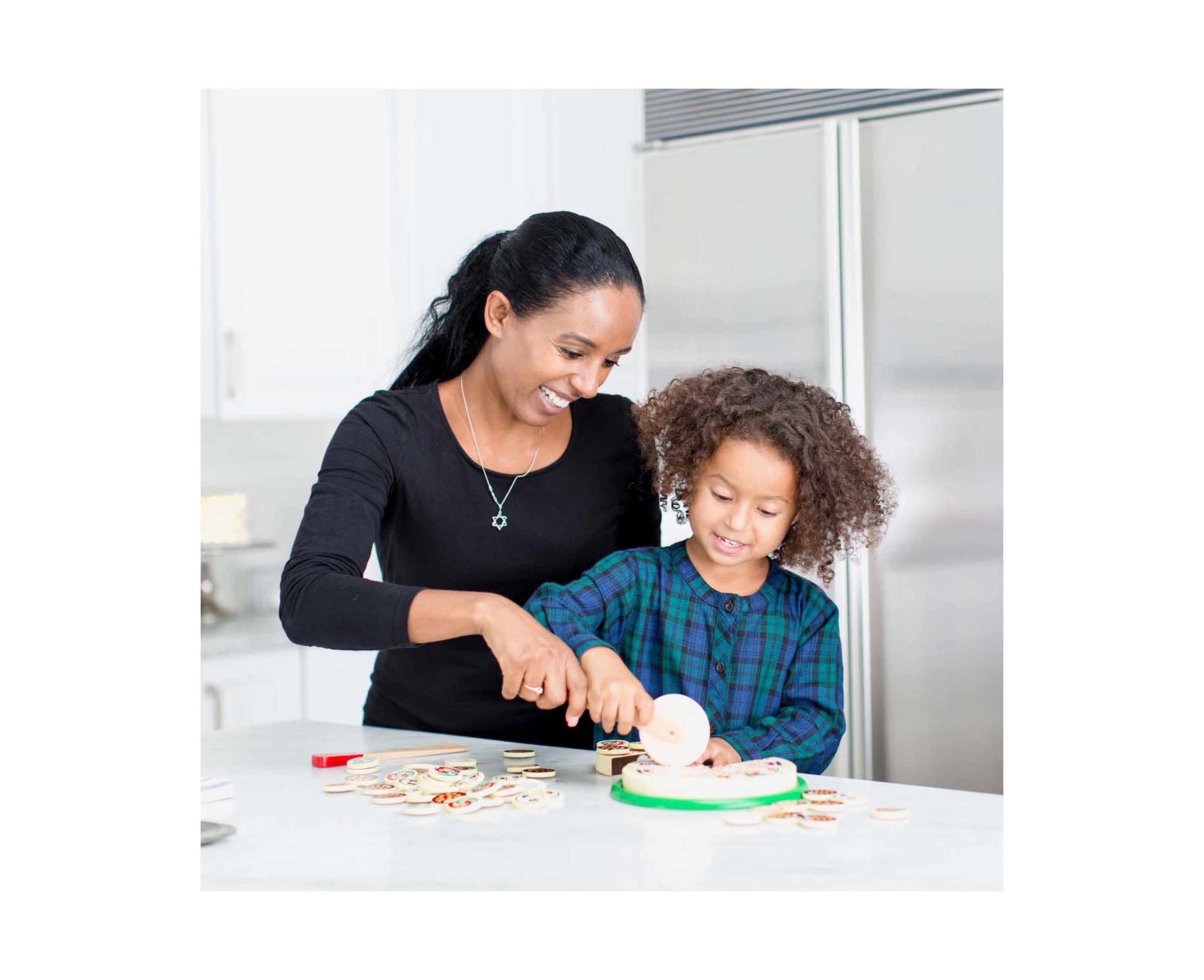 Melissa & Doug Pizza Party Wooden Play Food Set with Toppings - Image 5