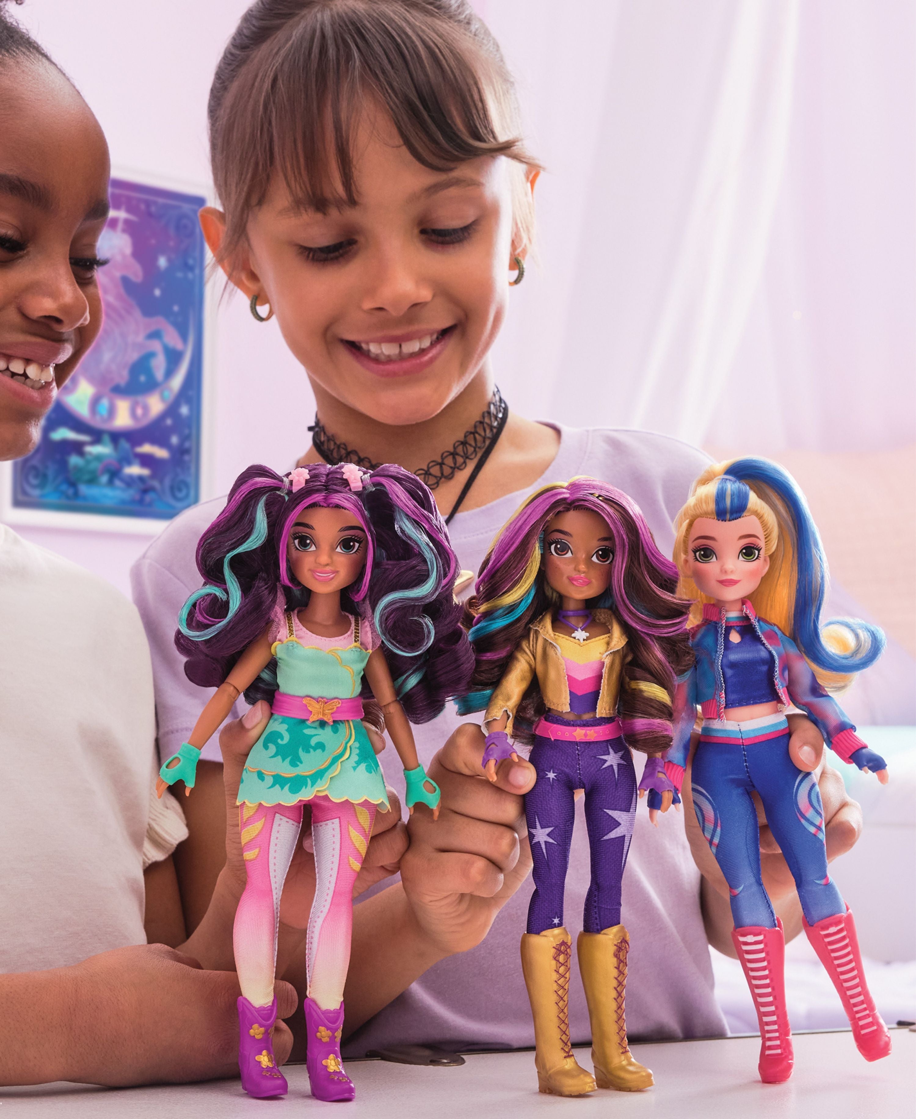 Unicorn Academy 9.5 inch Fashion Doll - Sophia with Rainbow-Streaked Hair - Image 4