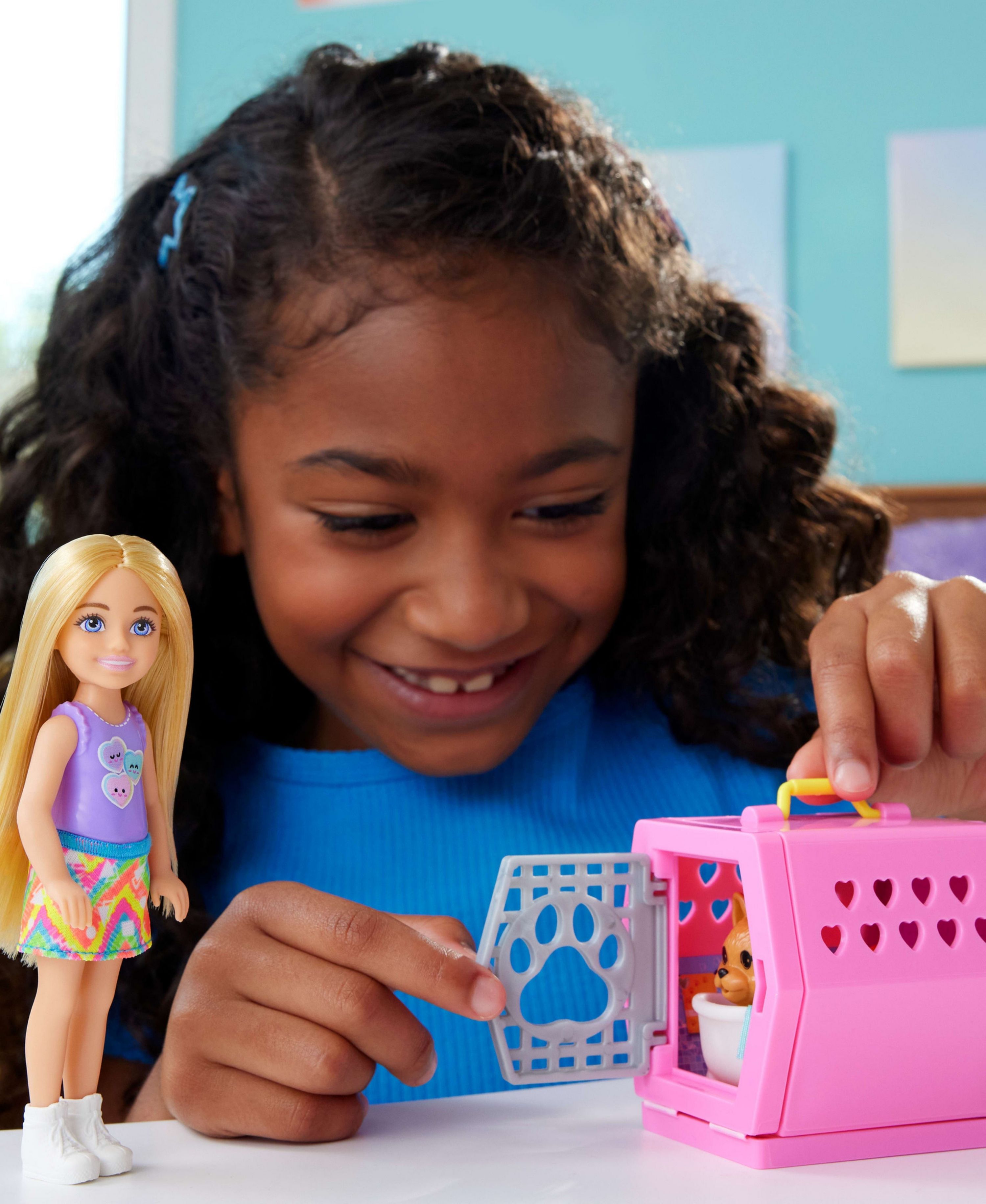 Barbie Chelsea Puppy Playset with Transformative Carrier and Doll - Image 6