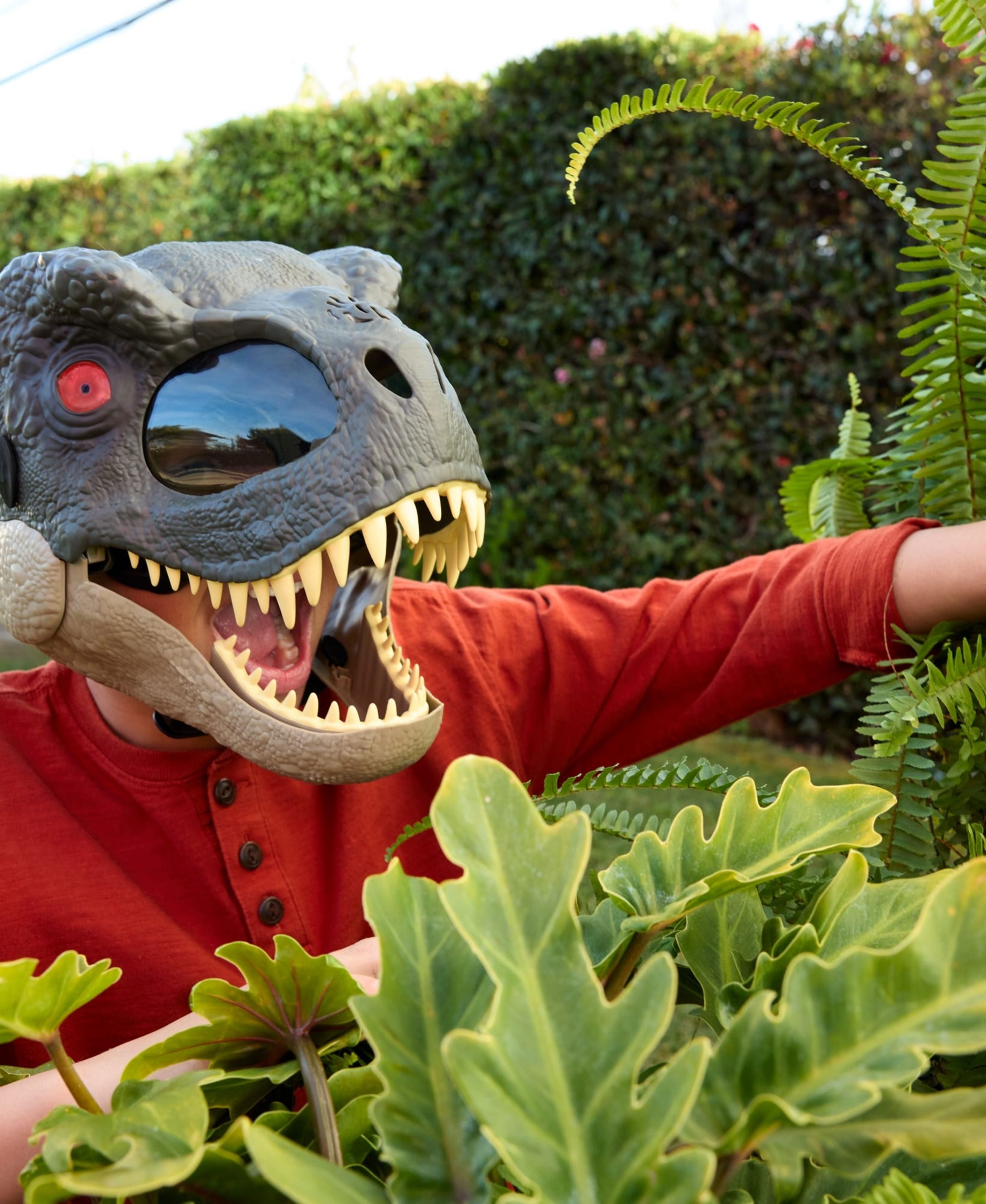 Jurassic World Dominion T-Rex Chomp N Roar Mask - Interactive Costume - Image 6