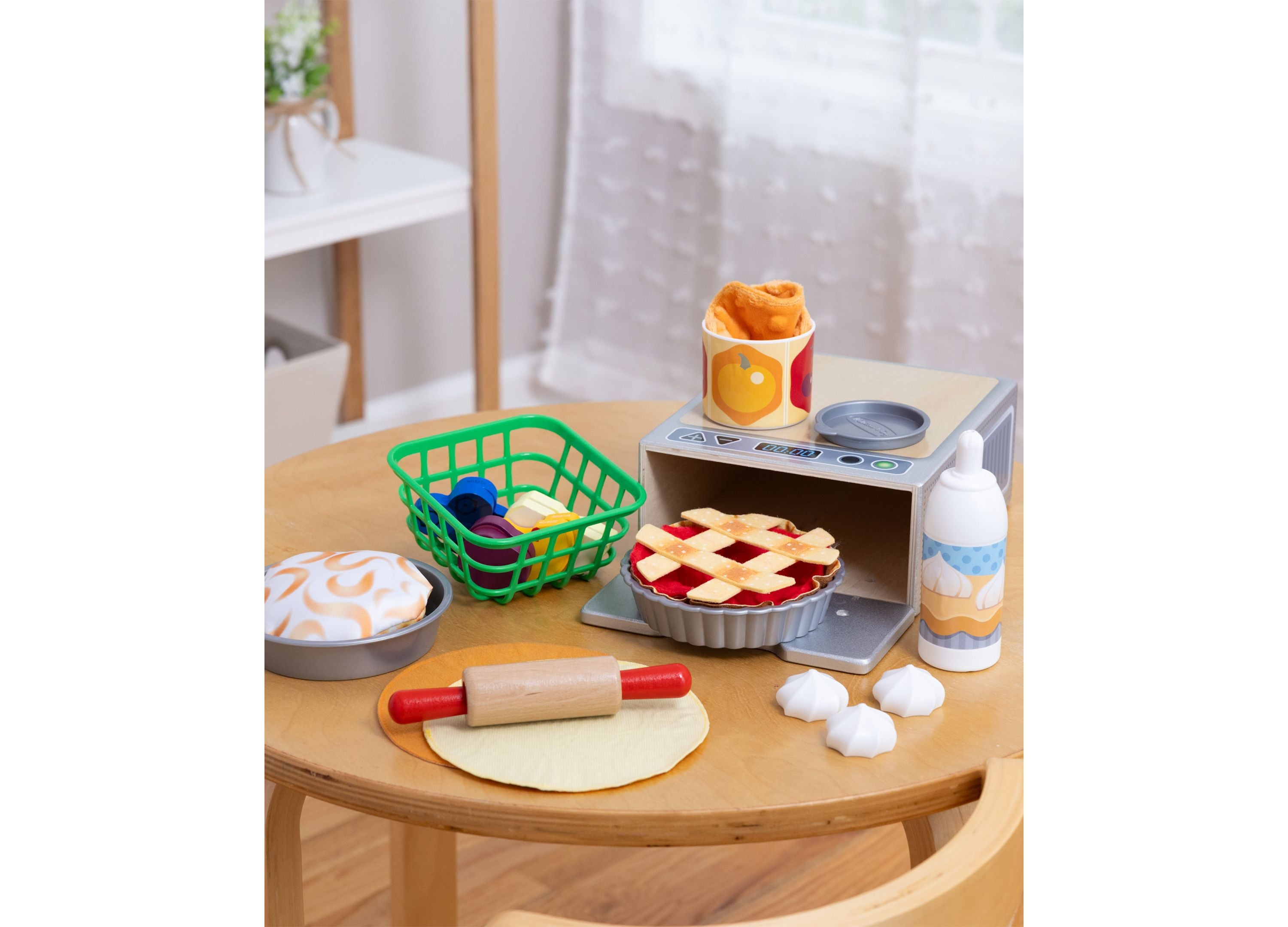 Melissa & Doug Doughlicious Cook, Bake & Serve Pretend Play Set - Image 4
