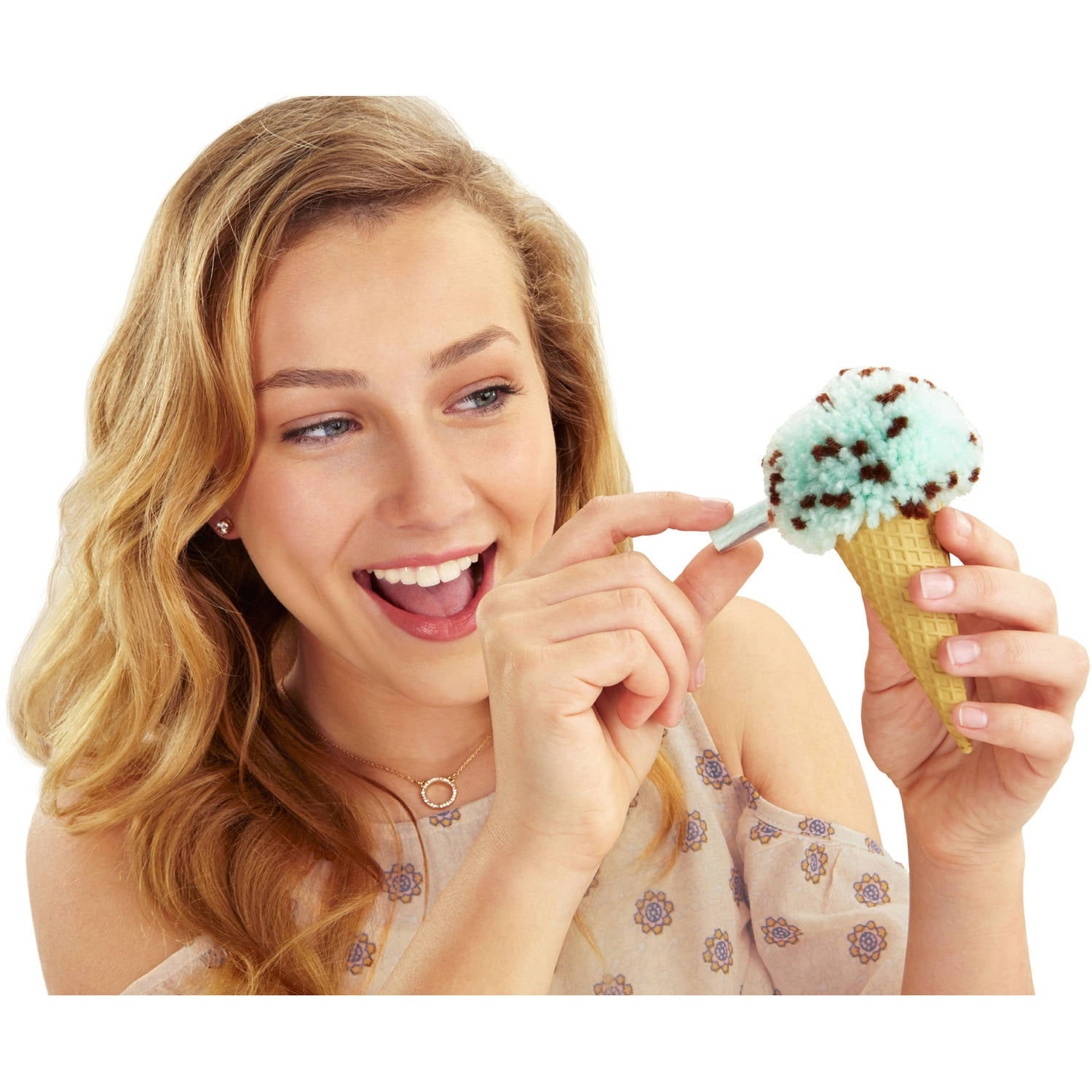 Pom Pom Wow Ice Cream Cone Crafting Banner Kit - Image 2