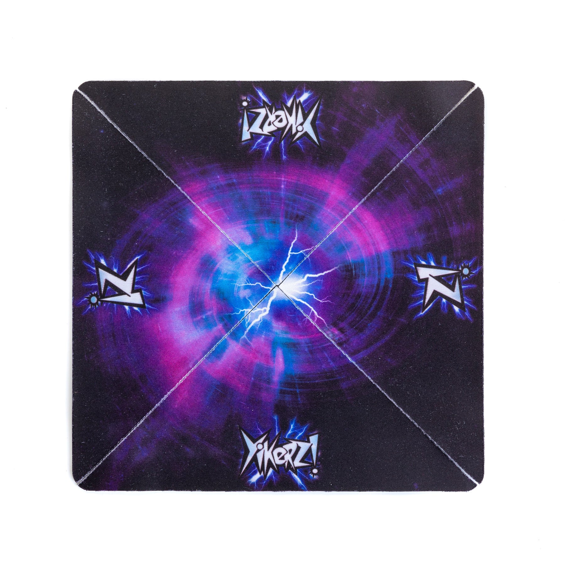 Alternative view of Continuum Games Yikerz! Magnetic Strategy Board Game