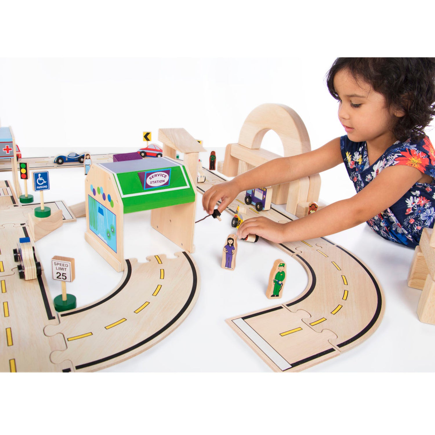 Guidecraft 36-Piece Community & Roadway Essentials Set - Interactive Play - Image 4