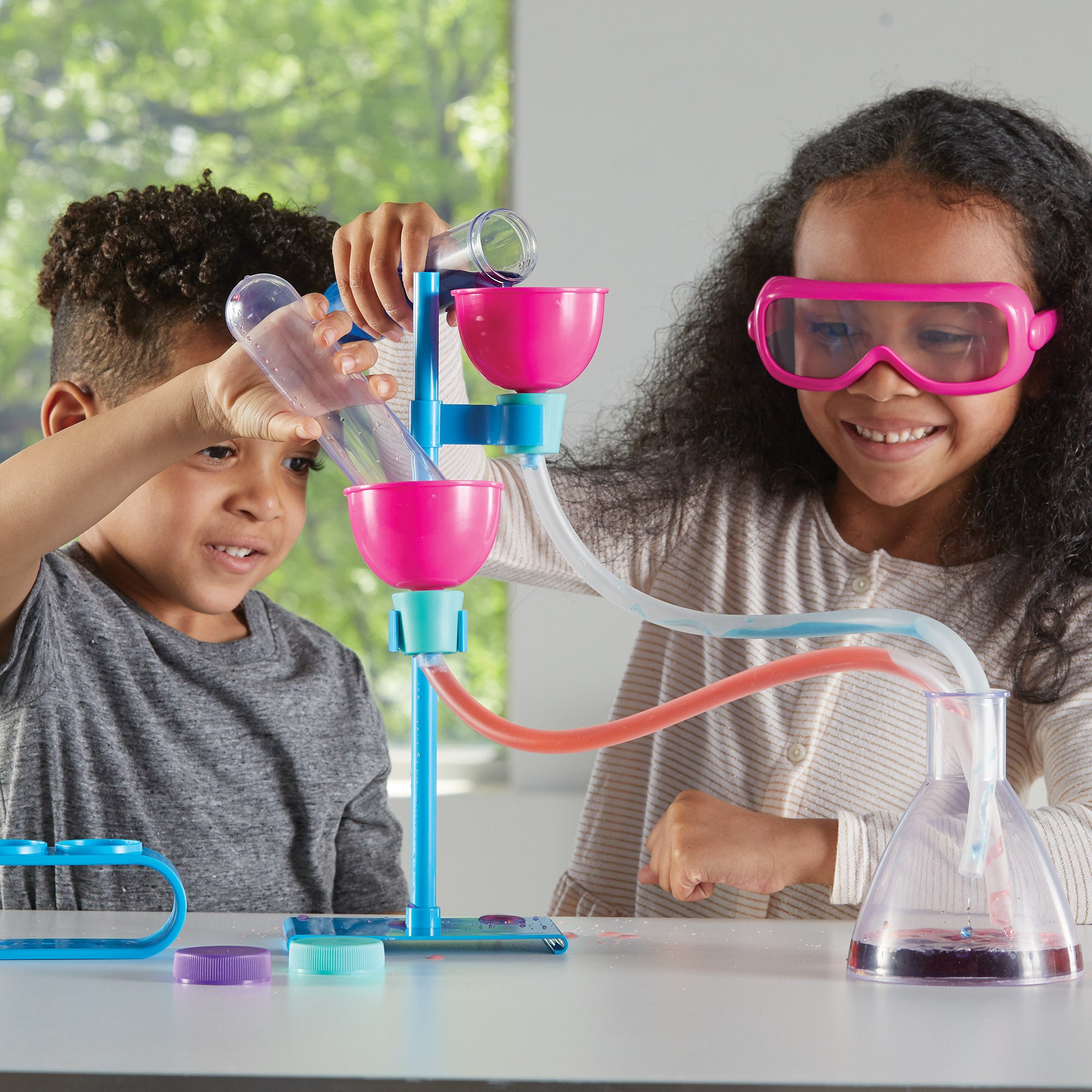 Learning Resources Primary Science Deluxe Lab Set - Colorful Exploration Kit - Image 4